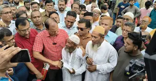 বগুড়ায় আগুনে পুড়ে নিঃস্ব ৩ পরিবারকে আর্থিক সহায়তা দিলেন তারেক রহমান